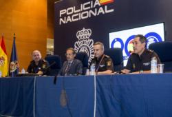 POLICIA NACIONAL SALON MADRID baja 007