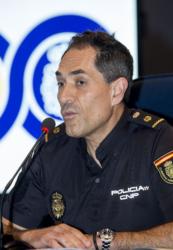POLICIA NACIONAL SALON MADRID baja 011